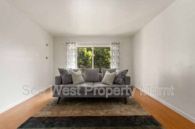 Building Photo - 820 Encinitas Blvd Unit 201
