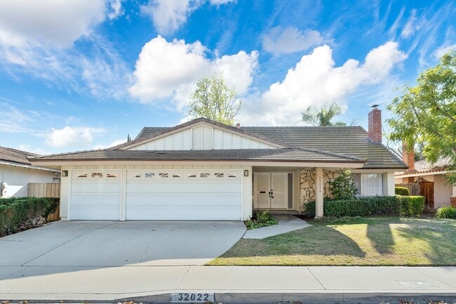 Building Photo - Beautiful Westlake First Neighborhood Family Home w/ Large Backyard with Panoramic Mtn Views