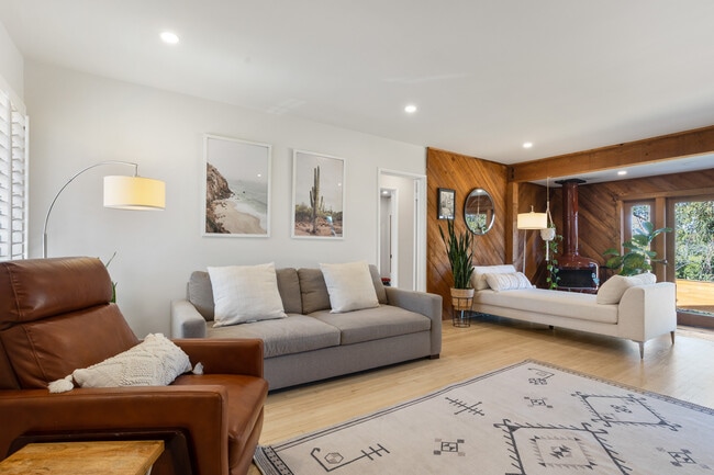 Photo - 5923 Abernathy Dr