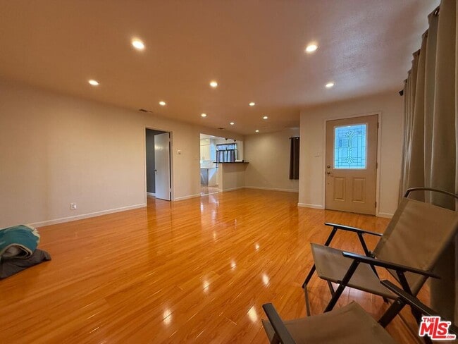 Photo - 10642 Samoa Ave