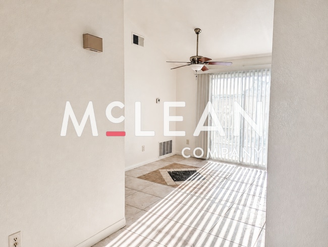 Photo - 3270 N Sandspring Dr