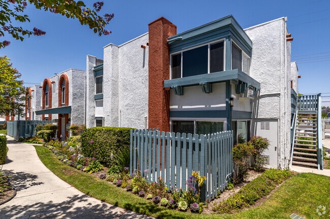 Building Photo - La Palma Woods Apartments