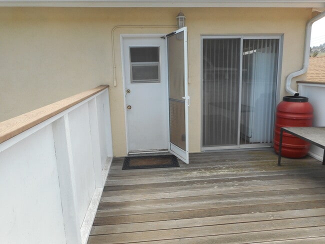 Building Photo - 23121 Romano Pl Unit Oversized Upstairs Studio Rental
