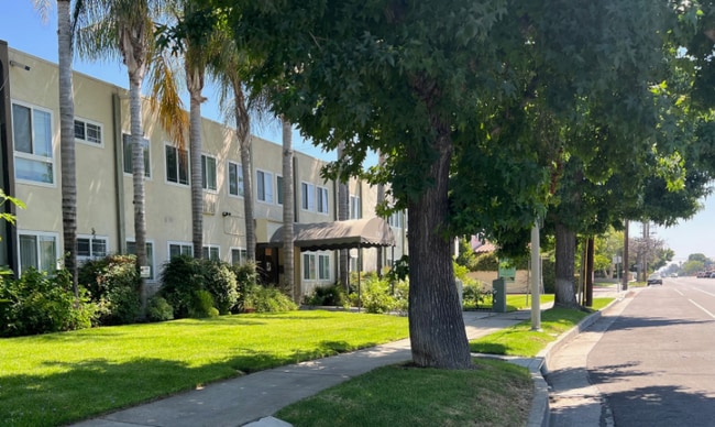 Building Photo - 13423 Burbank Blvd Rental