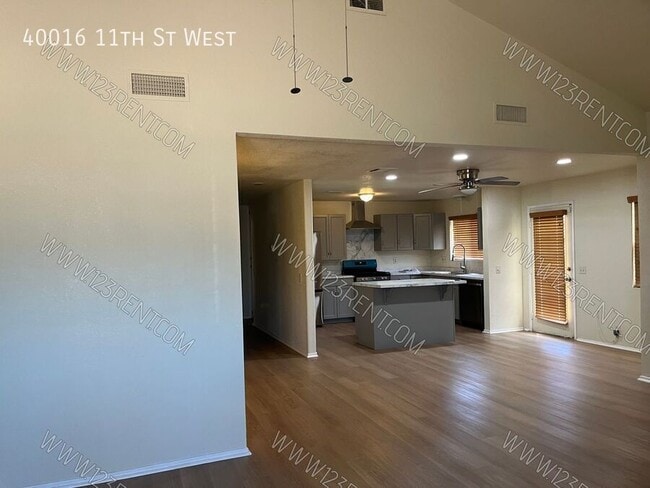Photo - 40016 11th St W