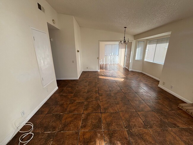 Photo - 1912 N Western Ave