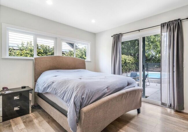 Photo - 10100 Sophia Ave