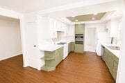 Photo - Large 6 Bedroom - Huge Yard - Students Welcome