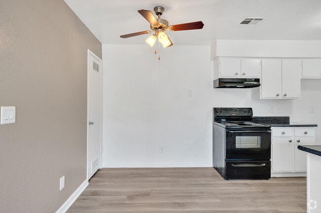 1BR, 1BA - 650SF - Dining Area - Windscape Village Apartments