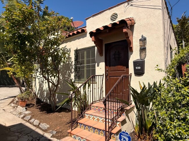 Building Photo - 939 Hammond St