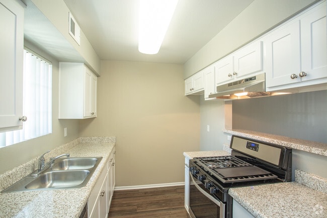 2 BR, 2 BA - 952 SF (Refurbished) - Redlands Towne Square