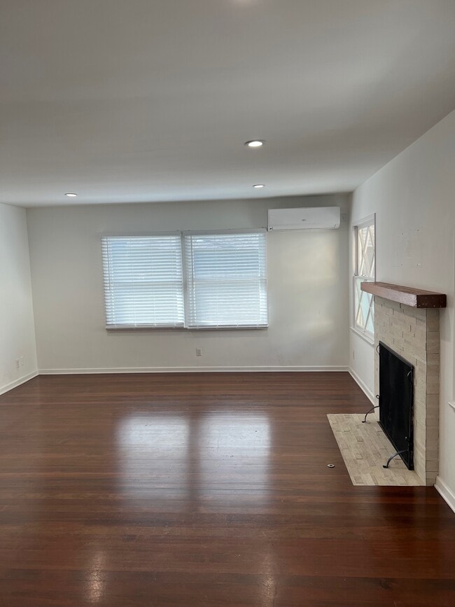 Living room - 1606 Westerly Ter Unit 1606 Westerly Terr