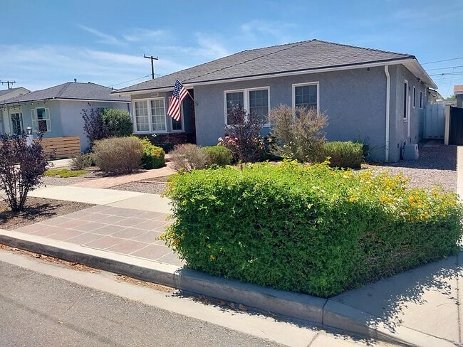 Building Photo - 5606 E Wardlow Rd Rental