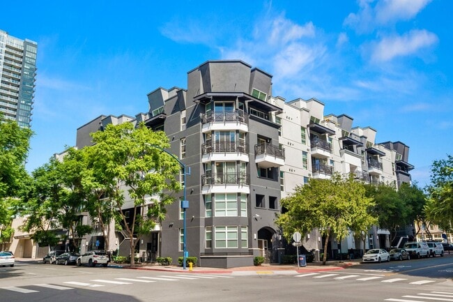 Building Photo - 550 Park Blvd Unit 2305