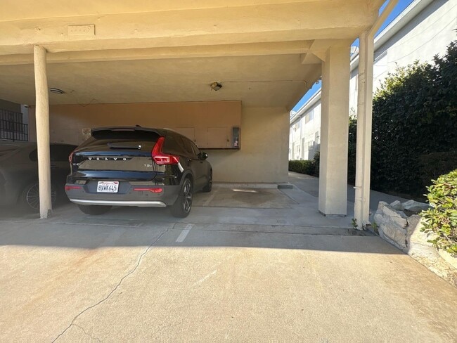 Photo - 11719 Mayfield Ave Unit 1