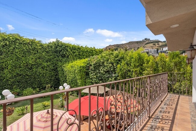 Photo - 1617 N Orange Grove Ave