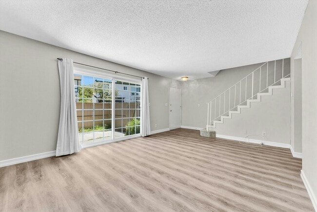 Photo - 4984 Argyle Dr