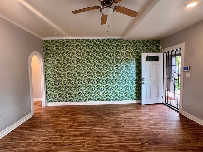 Photo - 1151 E 15th St