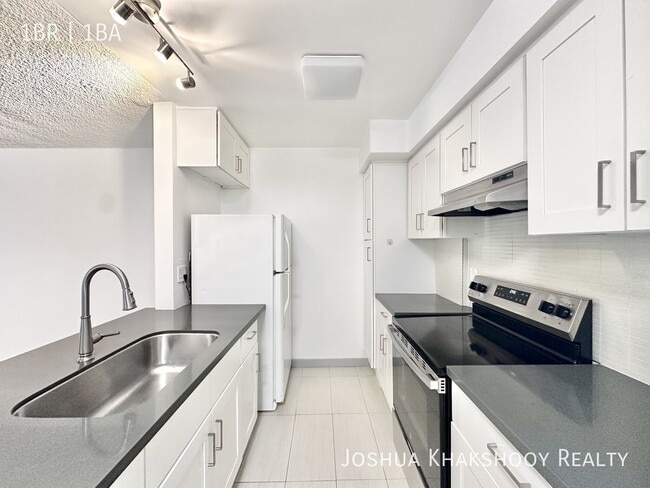Photo - 1603 N Poinsettia Pl Unit 115