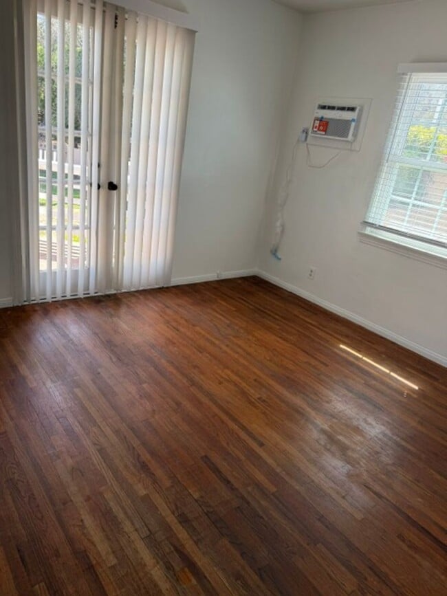 Photo - 1158 Oak Ave