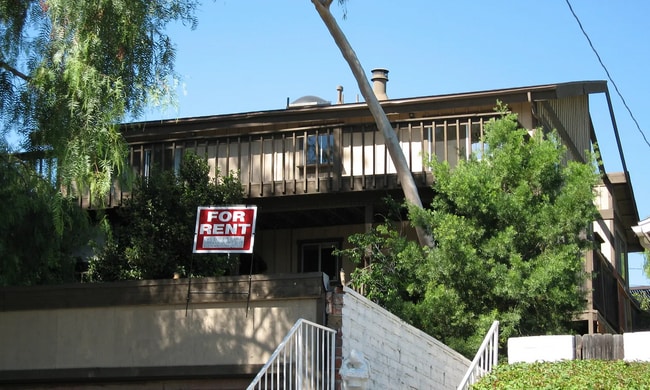 Building Photo - 16591 E Buena Vista Ave Unit 2 Bedroom