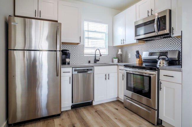 Kitchen w/ Dishwasher - 331 N Alexandria Ave Apartment Unit 331.25