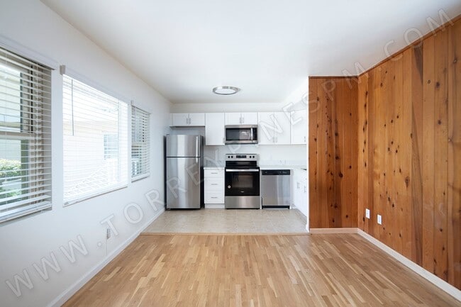La Jolla Village Studio with Quartz Counte... - La Jolla Village Studio with Quartz Counte... Apartment Unit 9
