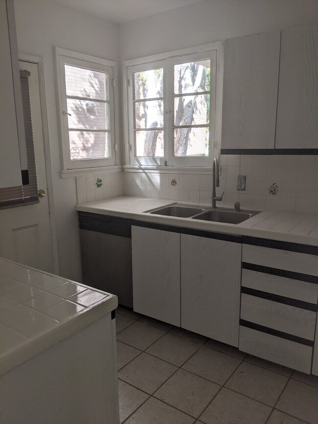 Photo - 451 N Oakhurst Dr