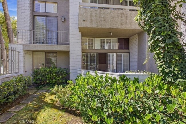 Photo - 5305 White Oak Ave