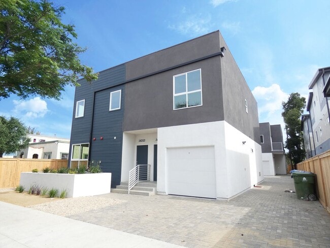Photo - 14252 Erwin St Unit 14254