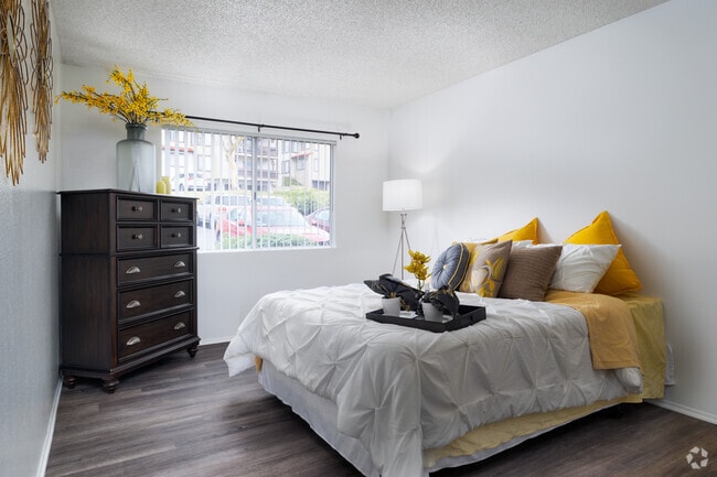 2BR, 2BA - 1,040SF - Primary Bedroom - Summer Breeze Apartments