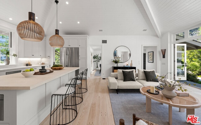 Photo - 1330 N Wetherly Dr