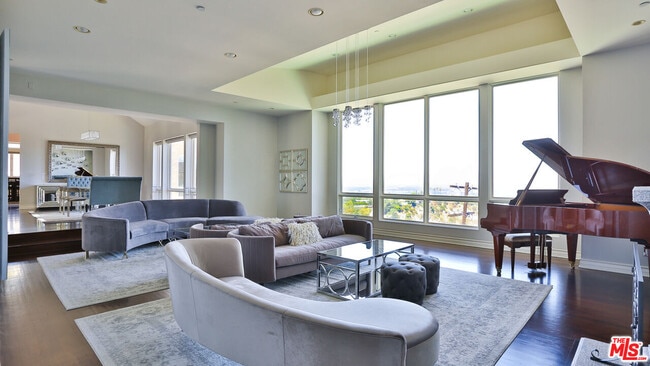 Photo - 14445 Mulholland Dr