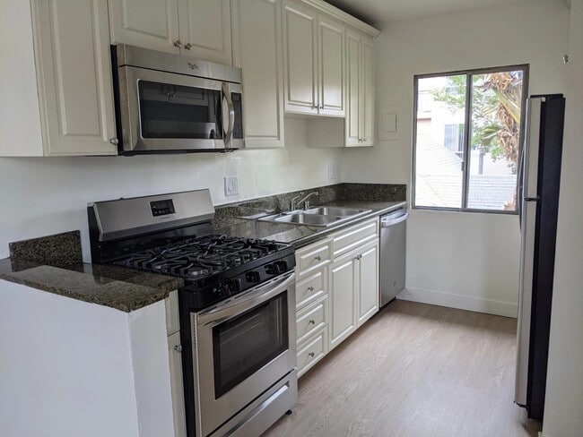 Photo - 1248 N Las Palmas Ave Unit 6