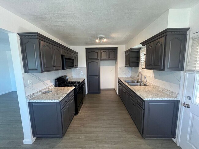 Photo - 1441 Mary Lou St