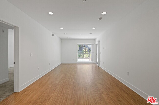 Photo - 1411 Barry Ave Unit 306