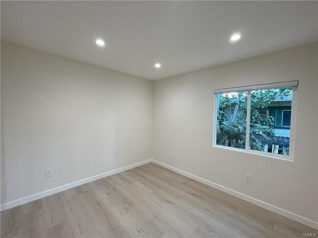Building Photo - 627 Fischer St Rental