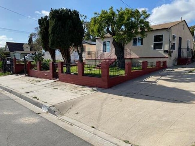 3 Bedroom - 1 Bathroom in San Diego - 3 Bedroom - 1 Bathroom in San Diego House