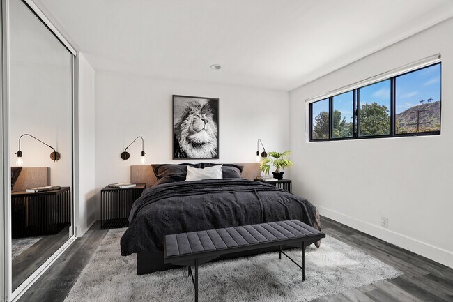 UNIT 4 - available NOW - 2422 Meadowvale Ave