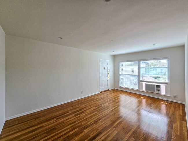 Photo - Charming Studio - Prime Los Feliz Location! Unit 4635 #3