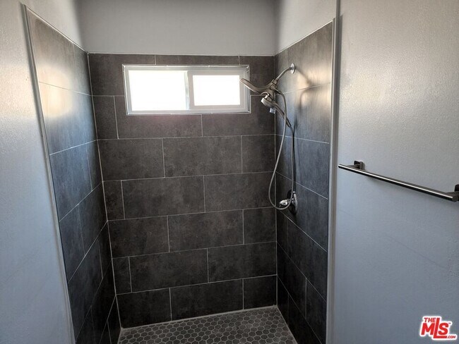 Photo - 5916 S Figueroa St