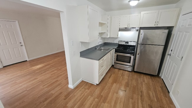 Building Photo - 915 S Ardmore Ave