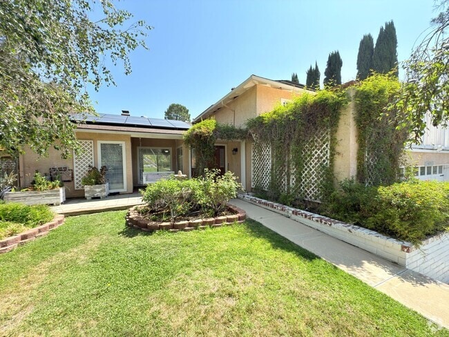 Building Photo - Spacious 4-Bedroom Home in Prime Santa Cla...