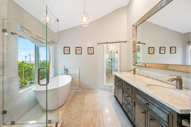 Photo - 5662 Ladybird Ln