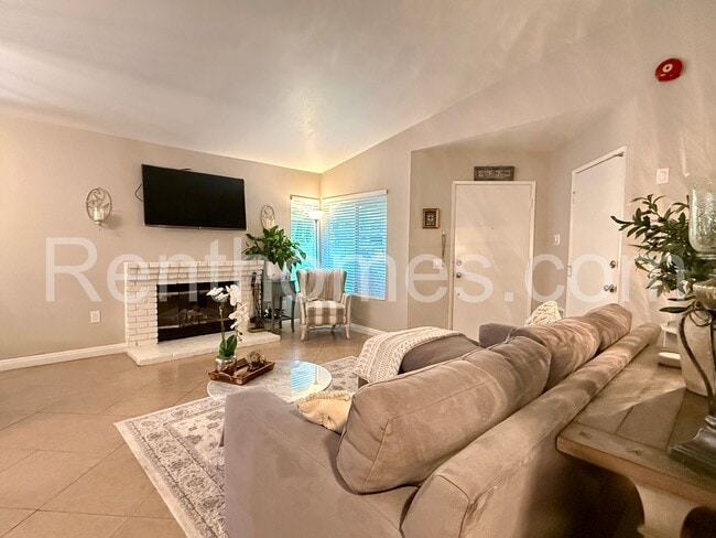 Photo - 2175 Johnston Rd