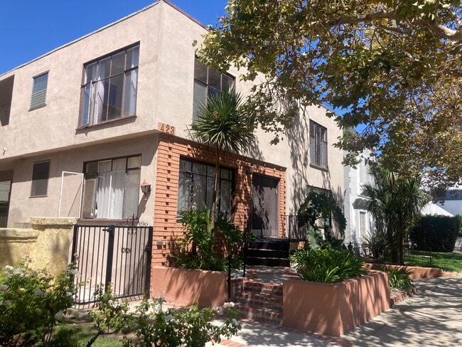 Building Photo - 423 S Maple Dr