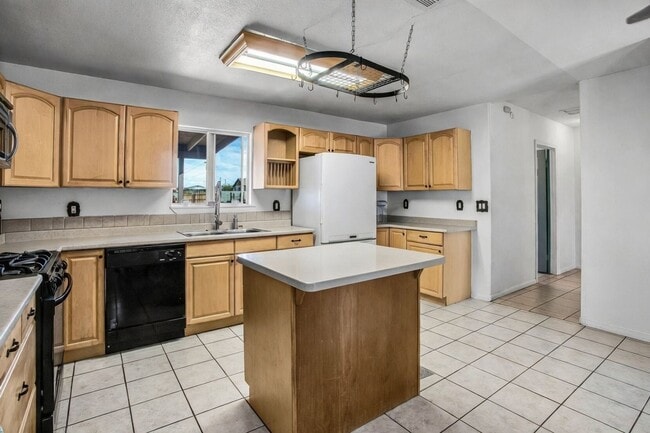 Photo - For Rent: Spacious 4-Bedroom Home with Stunning Panoramic Views in Twentynine Palms!