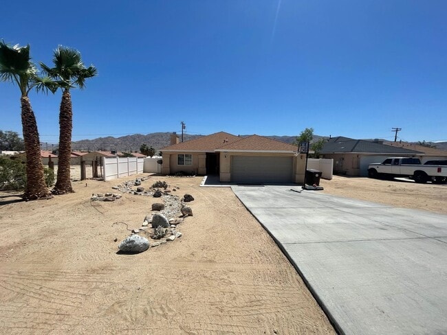 Photo - Large 4 Bedroom 2 bath Home in Chocolate Drop Neighborhood