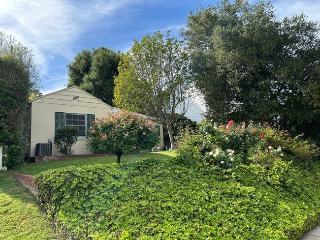 Photo - Rare Nostalgic Vintage 2Bedroom Home