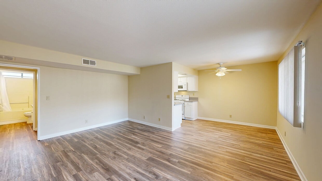 3D Tour - 610 E Providencia Ave
